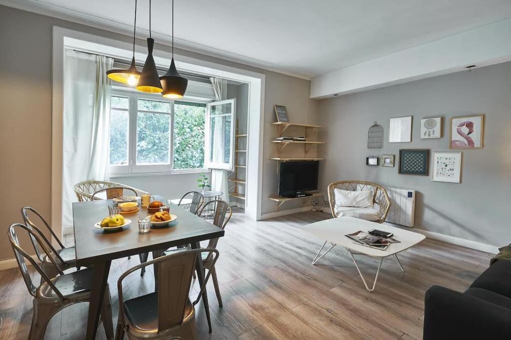 Magnificent 4 Bedroom In Eixample Apartament Barcelona