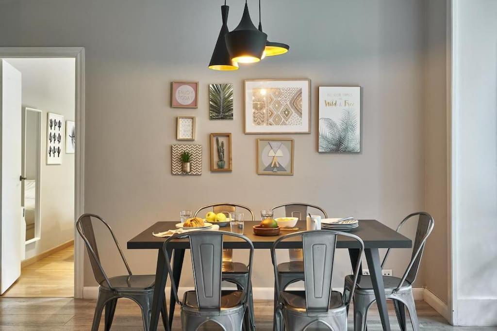 Magnificent 4 Bedroom In Eixample Apartament *