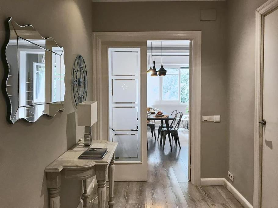 Magnificent 4 Bedroom In Eixample Apartament Barcelona