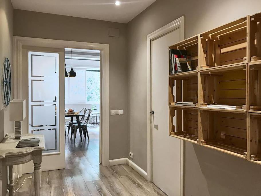 Magnificent 4 Bedroom In Eixample Apartament *